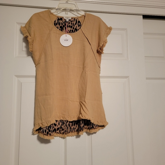Umgee Animal Print Blouse - Picture 5 of 6